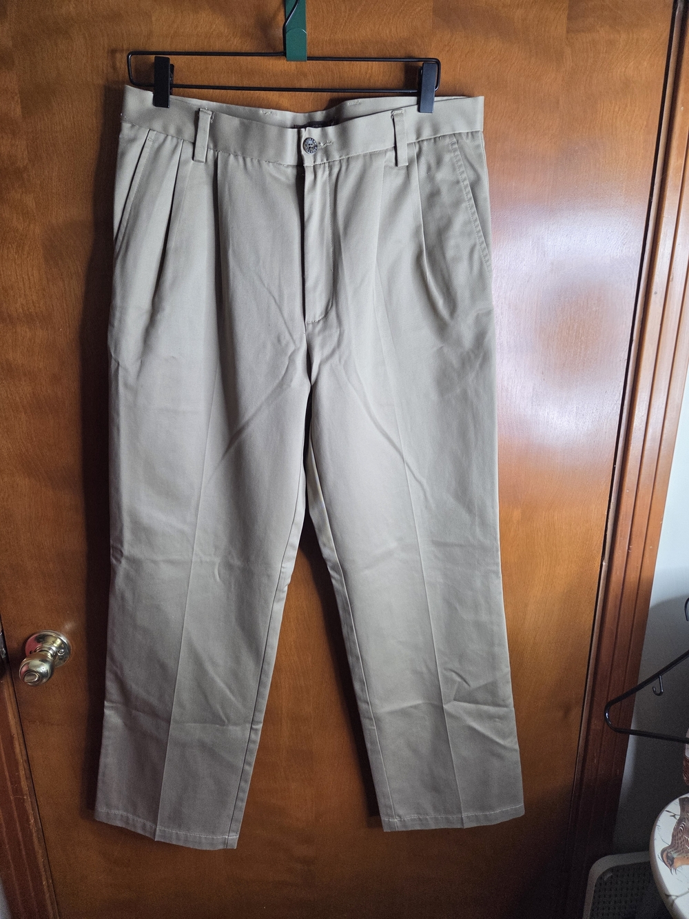 Dockers Men's Khaki Pleated Chinos